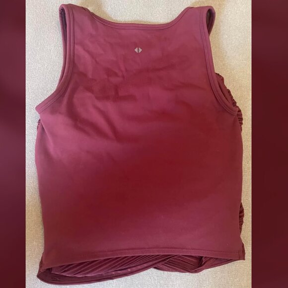 Tavi Noir Athletic Crossover Cropped Mesh Tank with Built in Bra Garnet Size XS - Picture 6 of 7